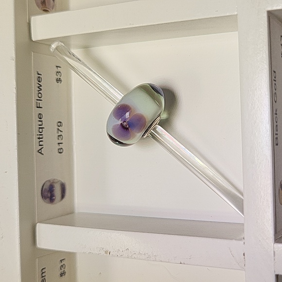 Jewelry - Trollbeads Antique Flower Bead